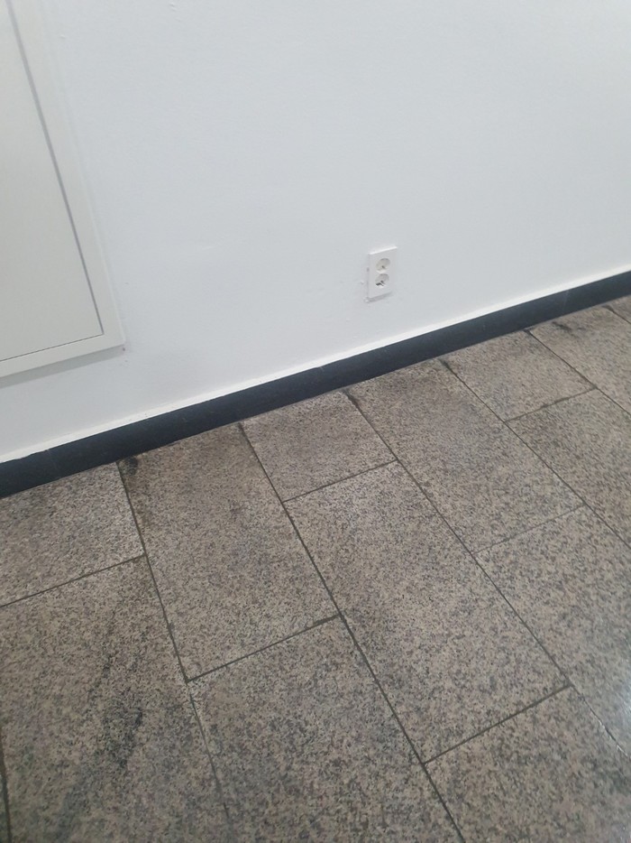 구석 바닥 상태